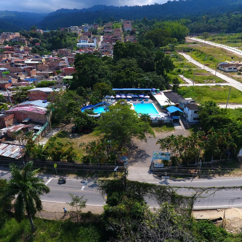 Vista Aérea Piscina EL Caney