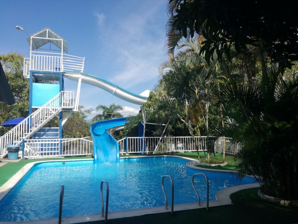 Vista Tobogán Piscina El Caney